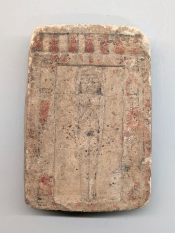 stèle en façade de naos ; stèle