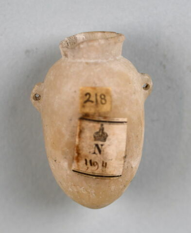 alabastron  ; vase miniature, image 4/4