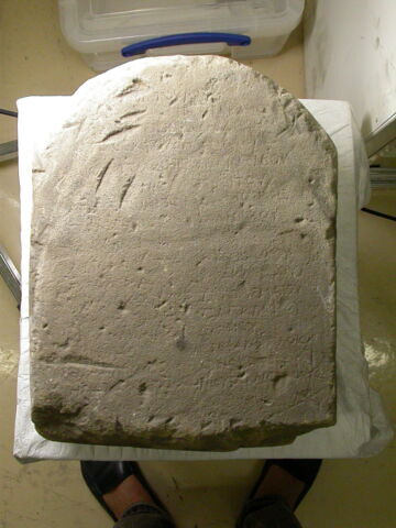 stèle cintrée, image 2/2