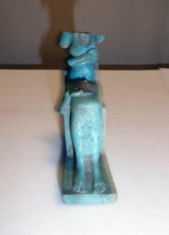 figurine d'Isis allaitant  ; amulette, image 1/2