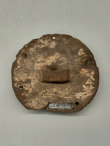 couvercle de boîte circulaire à bouton central  ; couvercle de boîte bombé, image 3/4