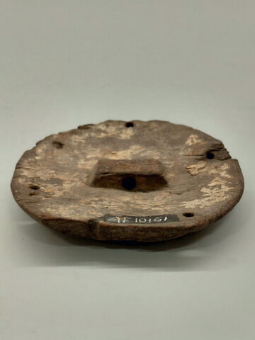 couvercle de boîte circulaire à bouton central  ; couvercle de boîte bombé, image 4/4