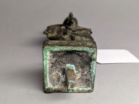 figurine d'Isis allaitant