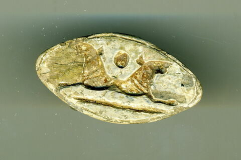 scaraboïde ; perle en demi olive