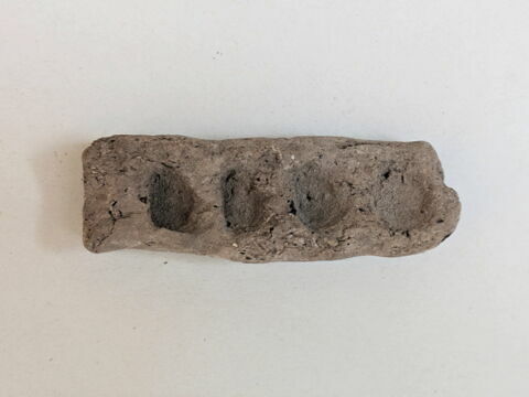 godet  ; moule à perle de faïence, image 1/3