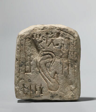 Stèle à oreille dédiée par Iouny à Ptah, image 1/1
