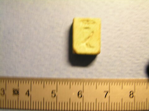 perle en pastille rectangulaire  ; amulette, image 1/1