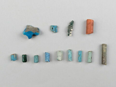 figurine ; amulette ; perle ; scarabée ; bague, image 1/2