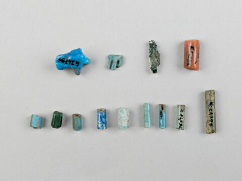 figurine ; amulette ; perle ; scarabée ; bague, image 2/2