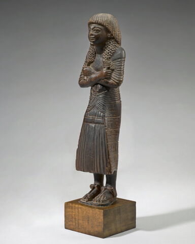 serviteur funéraire en costume des vivants, image 4/5