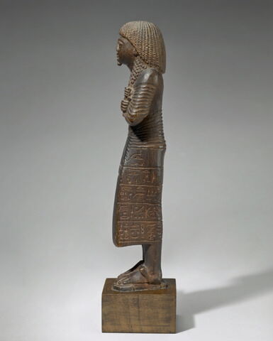 serviteur funéraire en costume des vivants, image 5/5