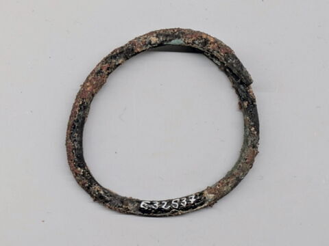 bracelet en anneau à extrémités chevauchantes, image 2/2