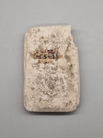 stèle en façade de naos ; stèle, image 2/6