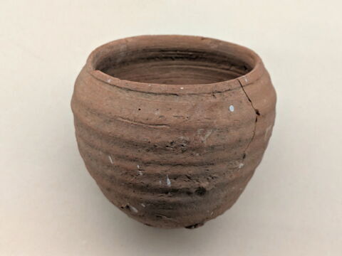 vase miniature ; dépôt de fondation, image 1/3