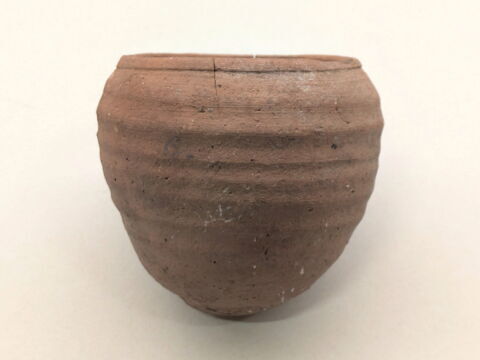 vase miniature ; dépôt de fondation, image 2/3