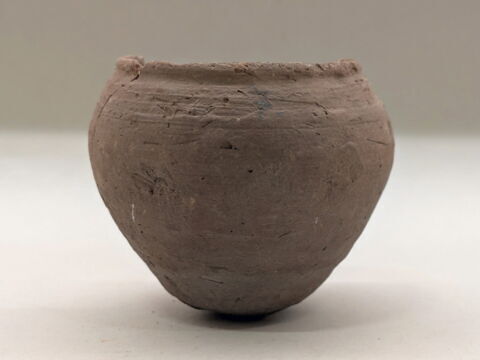 vase miniature  ; dépôt de fondation, image 2/3