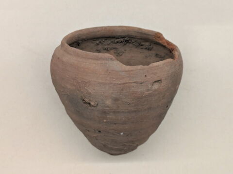 vase miniature ; dépôt de fondation, image 1/3