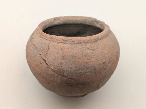 vase miniature ; dépôt de fondation, image 1/3