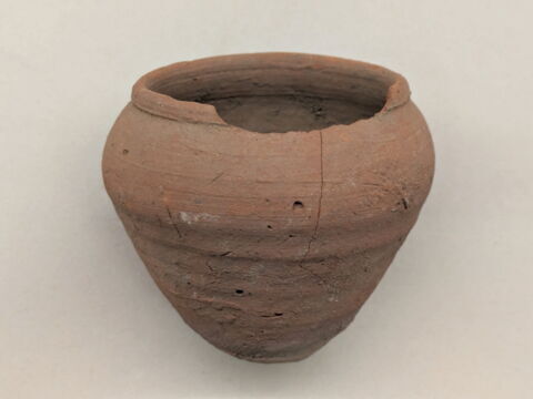 vase miniature ; dépôt de fondation, image 1/3