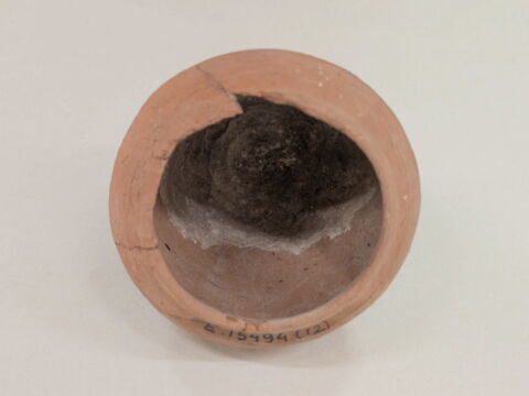 vase miniature ; dépôt de fondation, image 2/4