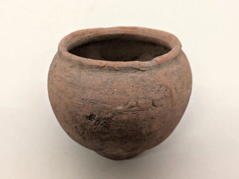 vase miniature ; dépôt de fondation, image 1/3