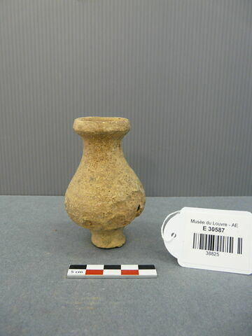 vase miniature ; bouteille à hanche basse, image 1/1