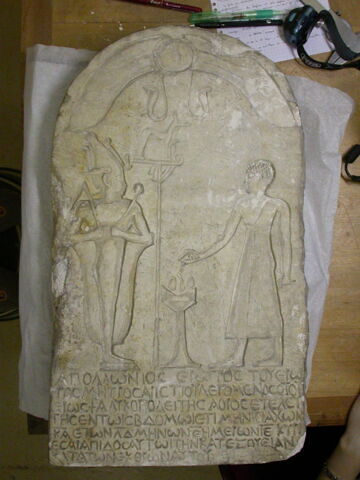 stèle cintrée, image 2/3
