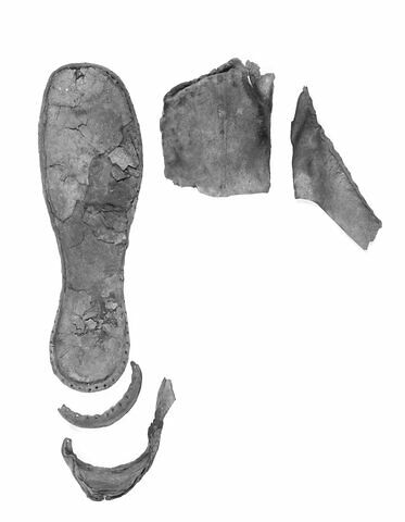 chaussure droite ; fragments, image 2/2