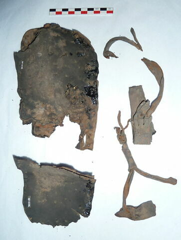 sandale gauche ; fragments