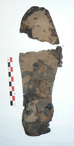 sandale gauche ; deux fragments