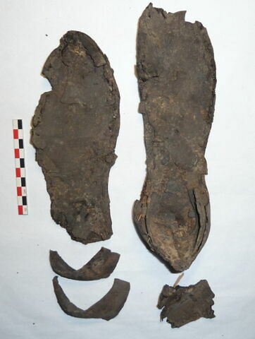 paire de chaussures ; fragments, image 1/2