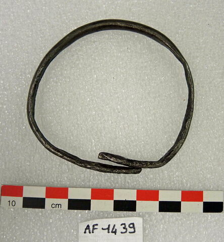 bracelet en anneau à extrémités chevauchantes