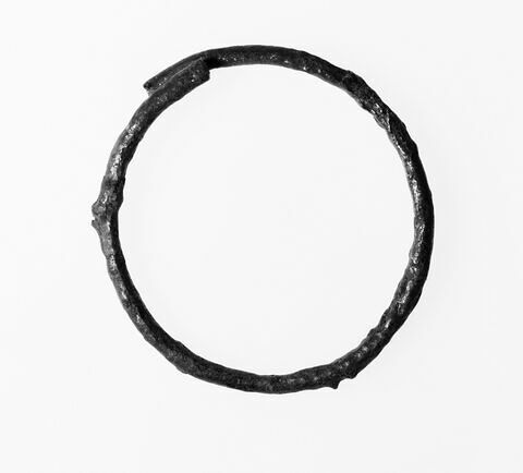 bracelet en anneau à extrémités chevauchantes