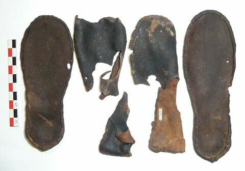 paire de chaussures ; fragments, image 1/2