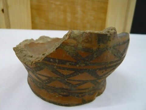 vase ; pot, image 2/2
