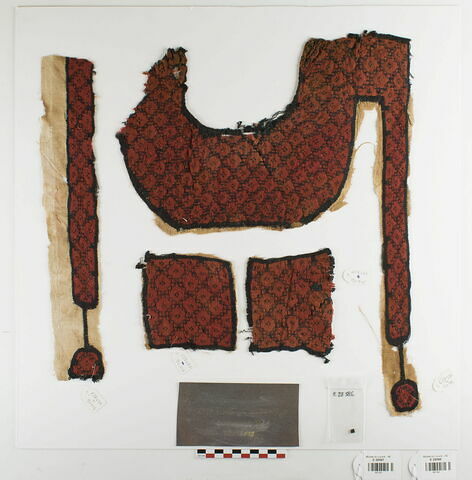 plastron de tunique ; clavus ; deux fragments, image 2/5