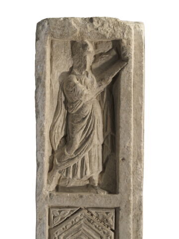 pilier ; deux fragments recollés, image 4/16