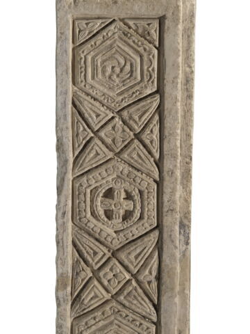 pilier ; deux fragments recollés, image 5/16