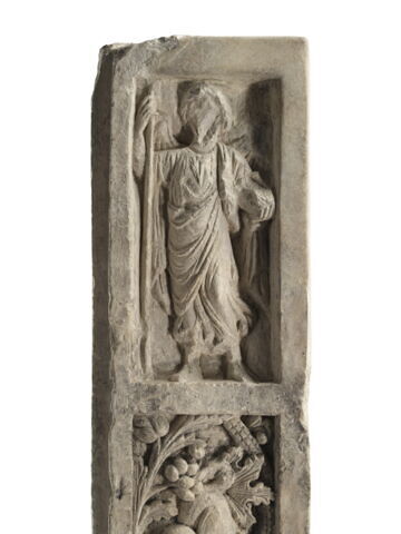 pilier ; deux fragments recollés, image 10/16