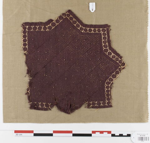 châle  ; tenture  ; fragment