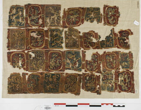 bande décorative d'habillement ; fragments, image 1/3