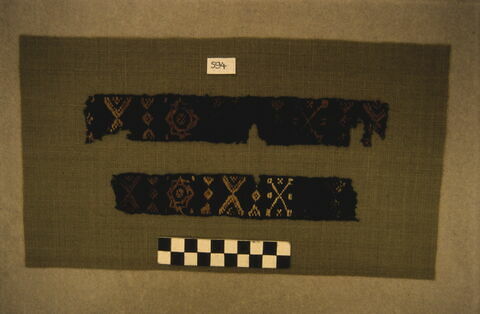 bande décorative d'habillement ; fragment, image 2/4