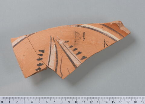 ostracon ; fragment, image 2/5