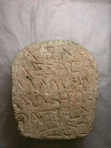 stèle cintrée, image 2/2