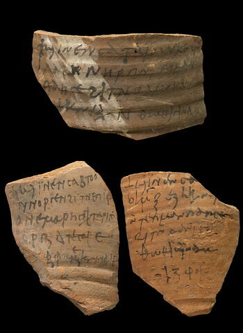 ostracon ; fragment, image 2/3