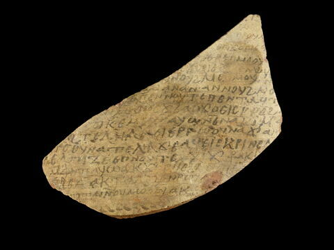 ostracon ; fragment, image 1/3