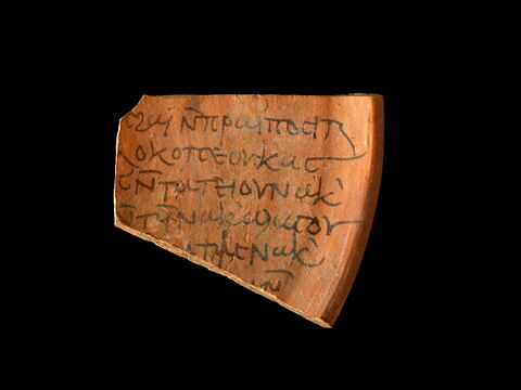 ostracon ; fragment, image 2/3