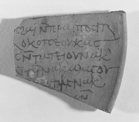 ostracon ; fragment, image 3/3