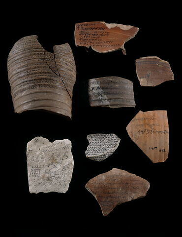 ostracon ; fragment, image 3/4