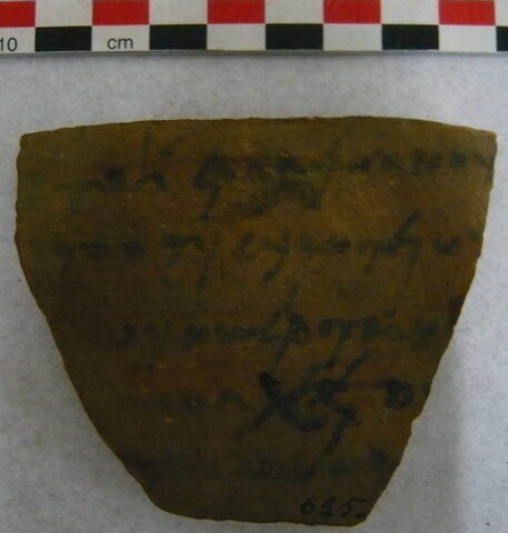 ostracon ; fragment, image 3/4